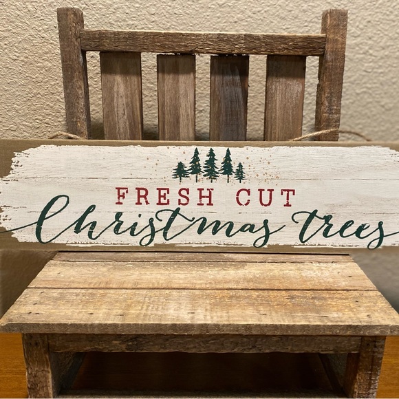 Fresh Cut Christmas Trees Hanging Wood Sign, Farmhouse Christmas Wall Decor - Picture 6 of 13